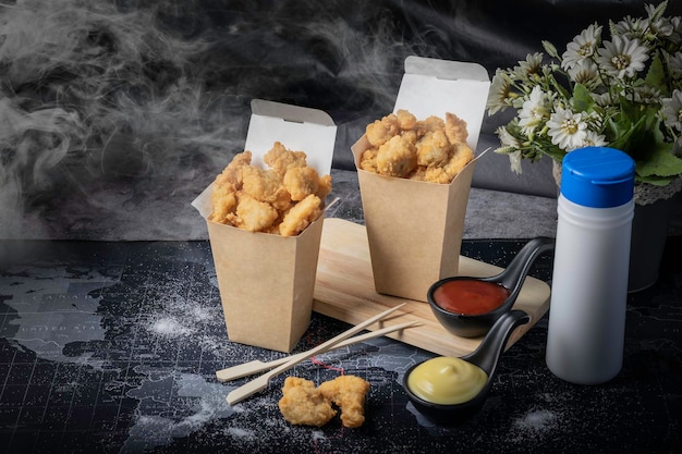 Foto nuggets cibo giallo dorato fritto