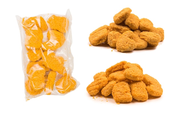 Nuggets verpakken op een witte achtergrond