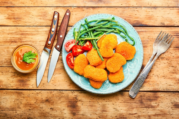 Foto nuggets con verdure