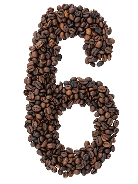 白い隔離された背景で焼いたコーヒー豆から作られた数字