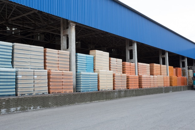 Numero di pallet imballati con prodotti in stock