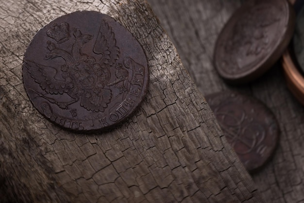 Foto numismatiek oude verzamelmunten op tafel