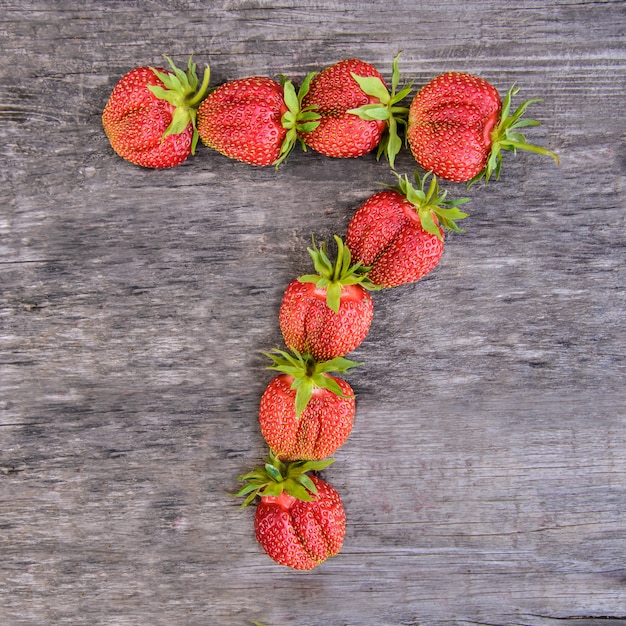 Foto nummer 7 van aardbeien op houten achtergrond