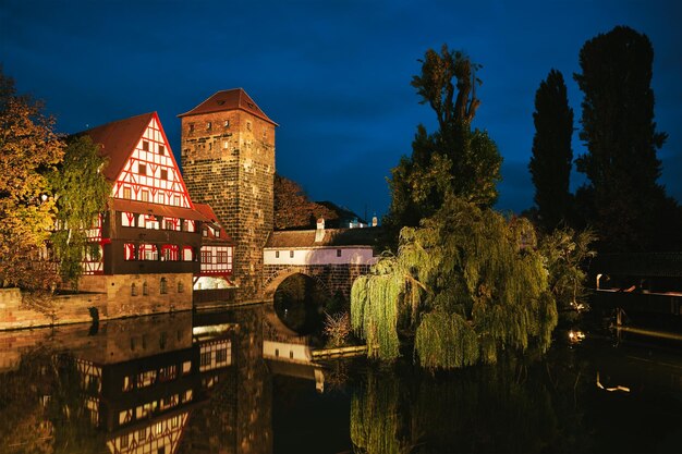 Photo nuremberg city houses on riverside of pegnitz river nuremberg franconia bavaria germany