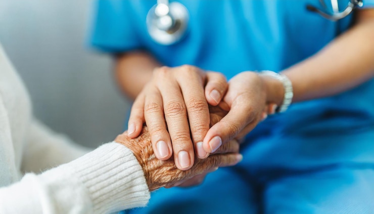 Photo nurse comforts elderly woman holding hands in solace symbolizing care and support clean background