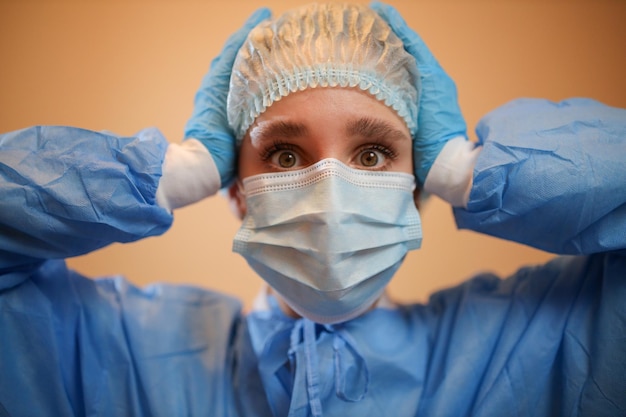 The nurse is in shock The nurse holds his hands behind his head The doctor is in shockCoronavirus