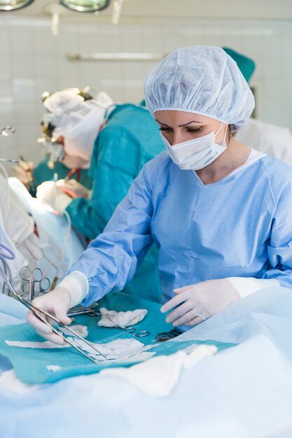 The nurse in the operating room prepares the working tools