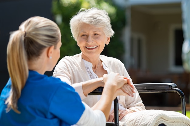 Photo nurse takes care of old patient