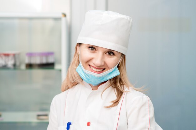 Nurse with lowered mask.
