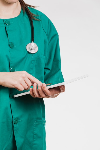 Photo nurse with tablet in hand