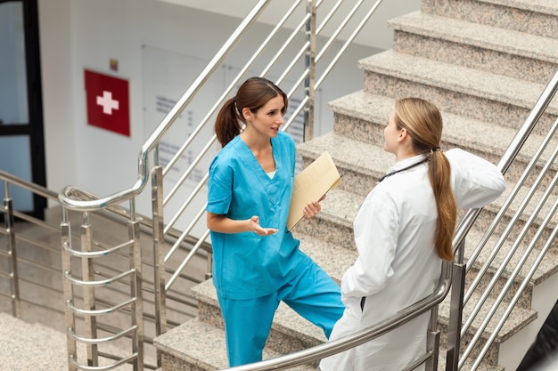 Nusre and doctor talking in a stairwell