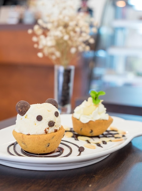 Photo nutella cookie cup ice cream panda on chocolate