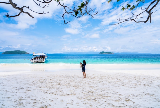 写真 ニャウンウーピービーチ、夏の休暇、休暇の概念の背景