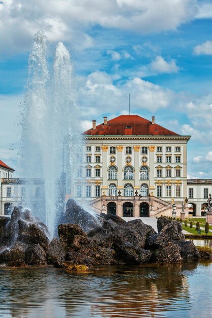 Photo nymphenburg palace with fountain munich germany