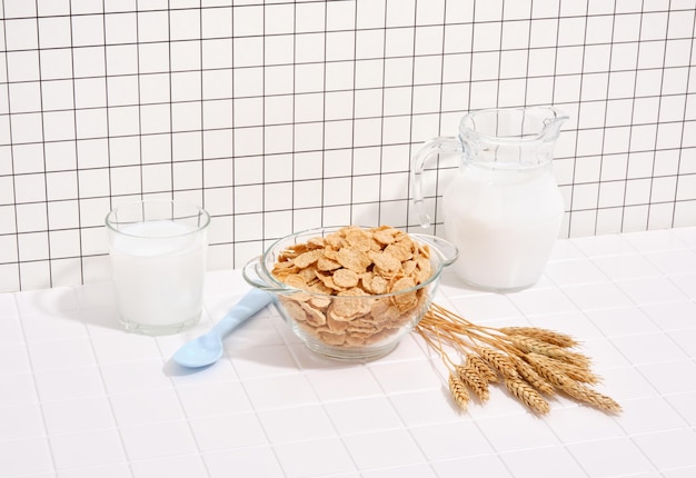 Photo oat flakes and milk idea of good nutrition and morning breakfast