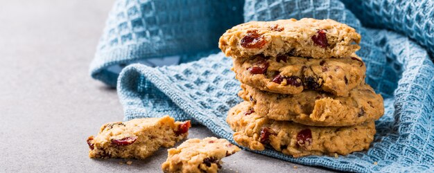 Biscotti pasto all'avena con uvetta