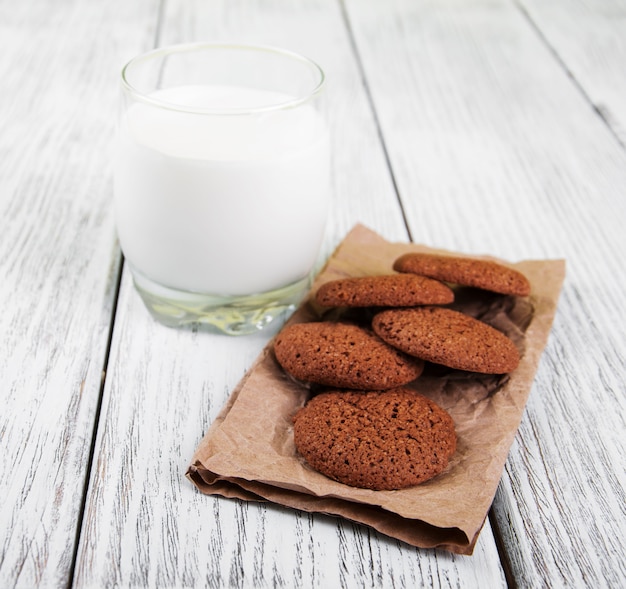 Oatmeal cookies and glass of milk