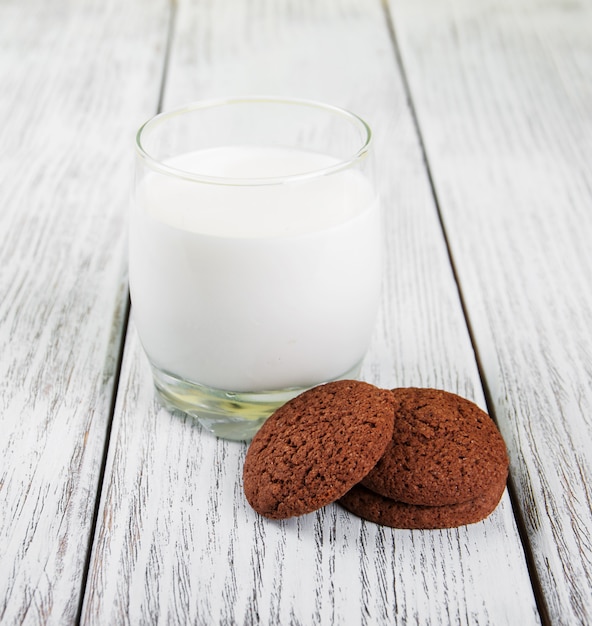 Oatmeal cookies and glass of milk