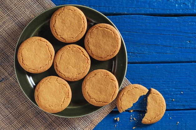 Biscotti di farina d'avena sul tavolo