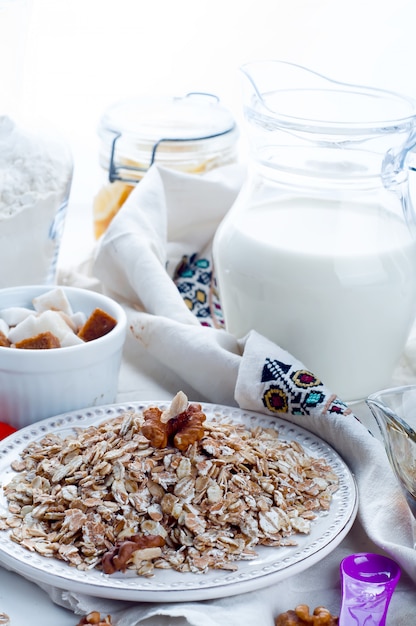 Photo oatmeal porridge with  glass of milk