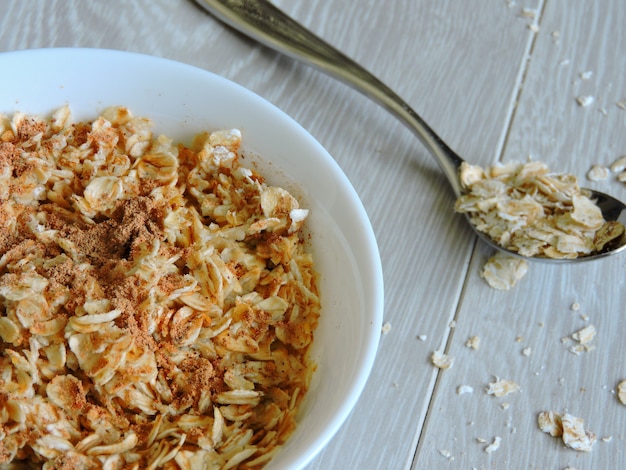 Oatmeal with cinnamon.