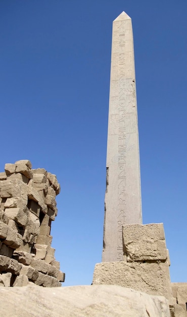 Photo obelisk around precinct of amunre