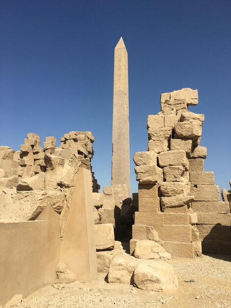 Foto l'obelisco nel suo habitat naturale