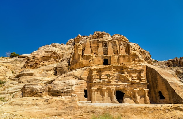 Obelisk-tombe en het Triclinium in Petra - Jordanië