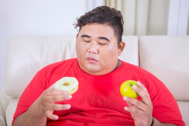 Obese man does not know what to eat