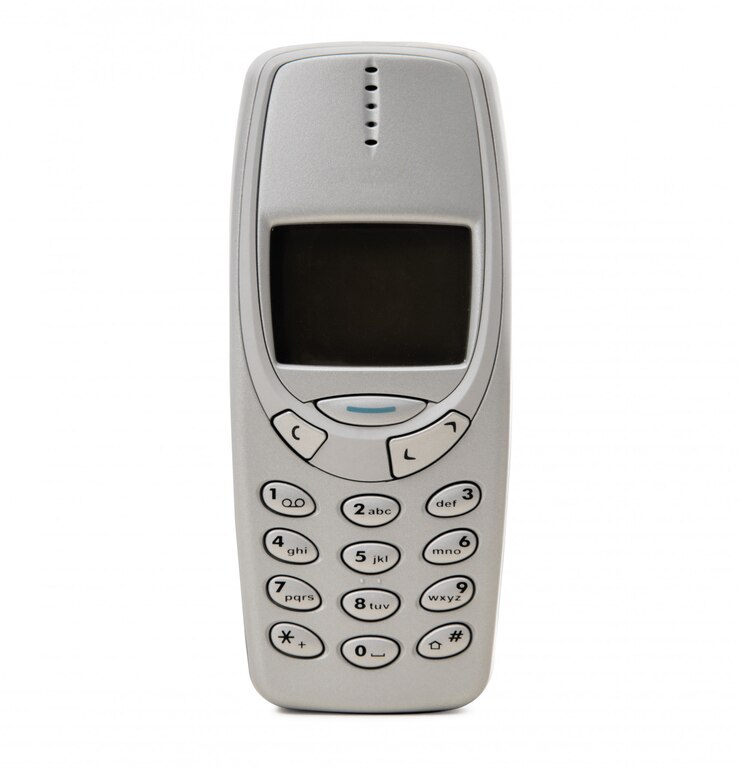 Photo obsolete cellphone on white background