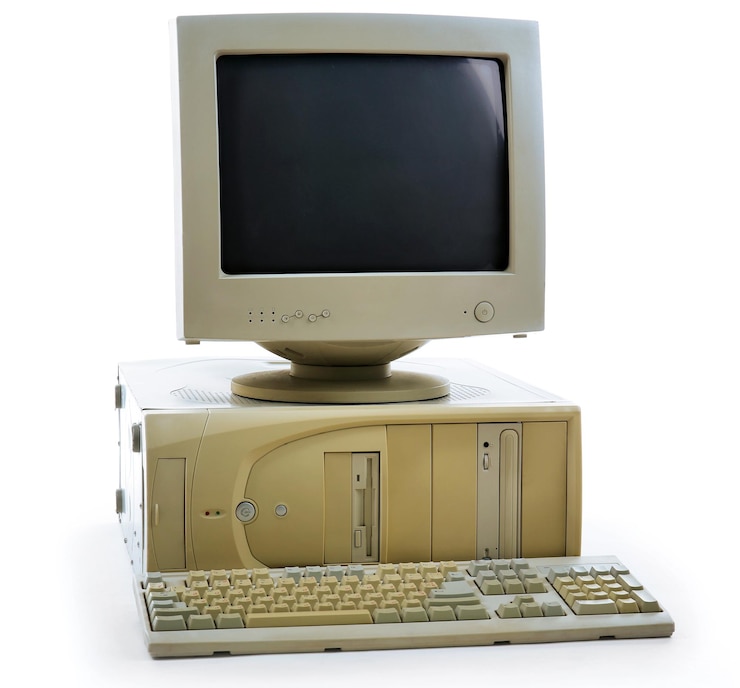 फोटो obsolete computer set isolated on white