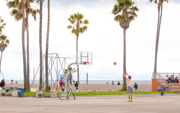 로스 앤젤레스 베니스 비치의 오션 프론트 워크, 캘리포니아의 유명한 해변