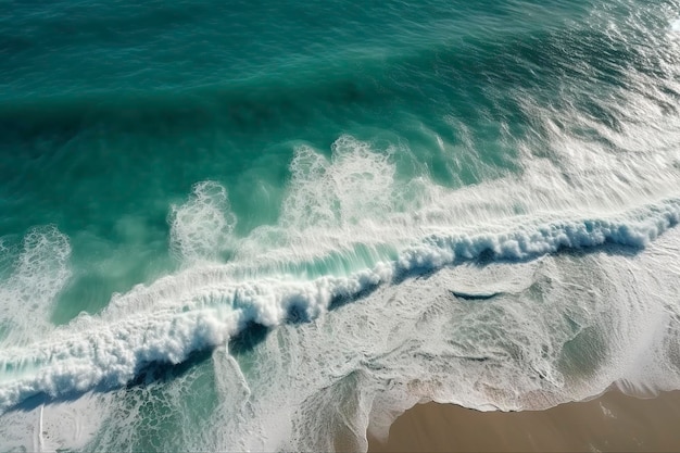 Океанские волны на пляже в качестве фона Красивые естественные летние каникулы фон отдыха Воздушный вид сверху вниз на пляж и море с голубыми водными волнами генерирует ai