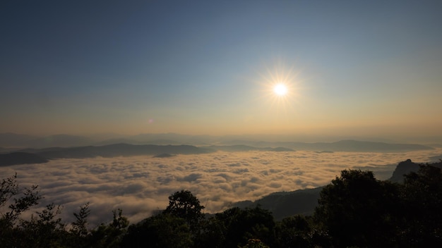 Photo october 2022 landscape view sea of fog and sunrise in the morning at doi samer dow national park sri nan view point and landmark attraction nan province thailand