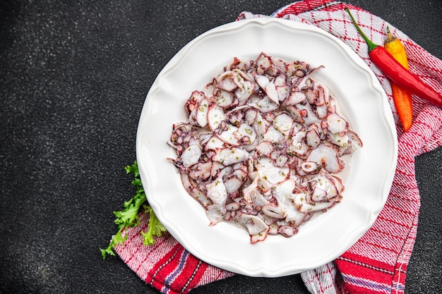 Carpaccio di polpo cibo insalata di mare marinato pasto piccante spuntino sul tavolo copia spazio cibo