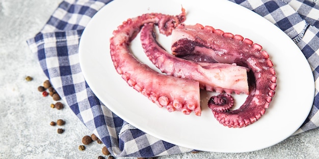 Octopus eten zeevruchten verse maaltijd zee snack op tafel kopieer ruimte pescetarian dieet