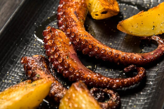 octopus tentacles grilled with potatoes