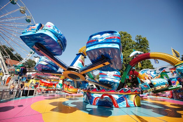 Octopussy rit en reuzenwiel Laurentius kermis Bergisch Gladbach Noordrijn-Westfalen Duitsland