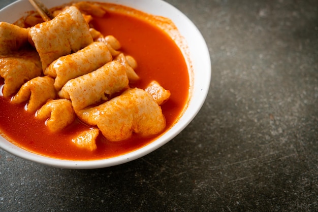 Photo odeng korean fish cake skewer in korean spicy soup