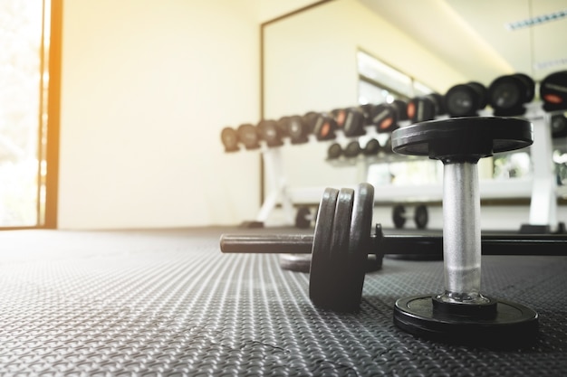 Foto oefengewichten - ijzeren dumbbell met extra platen