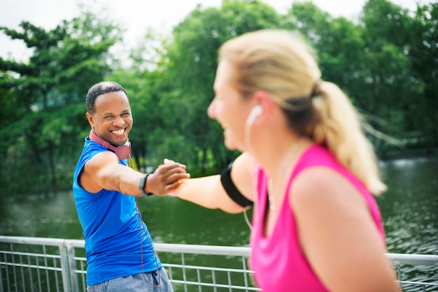 Oefening outdoos nature park health tracking concept