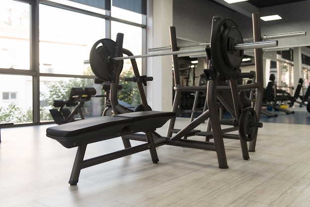 Oefenmachines in een moderne sportschool