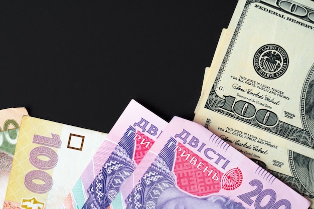 Oekraïne geld Hryvnia en Amerikaanse dollar biljetten sluiten samen