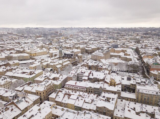 Oekraïne Lviv stadscentrum oude architectuur drone foto vogelperspectief in de winter