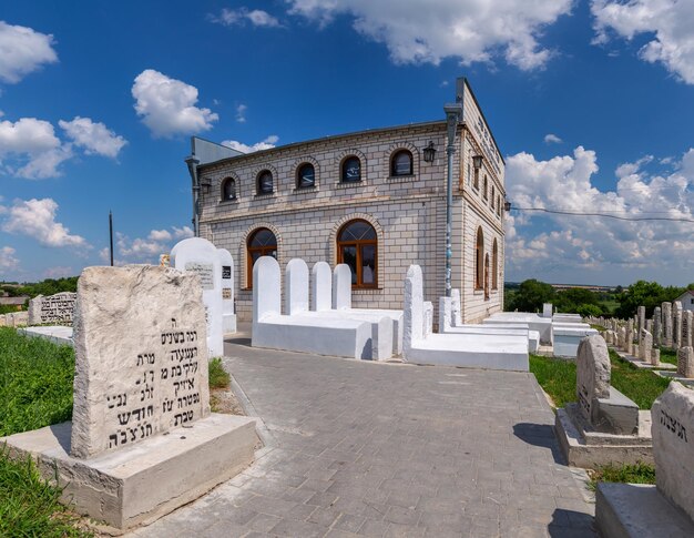 Oekraïne Medzhibozh 11 juli 2021 Baal Shem Tov Oude Joodse begraafplaats Graf van de geestelijk leider Baal Shem Tov