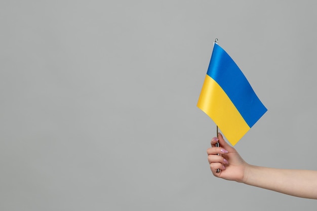 Oekraïne Russisch conflict meisje hand met Oekraïense vlag