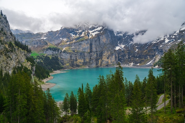 oeschinensee湖、kanderstegスイス