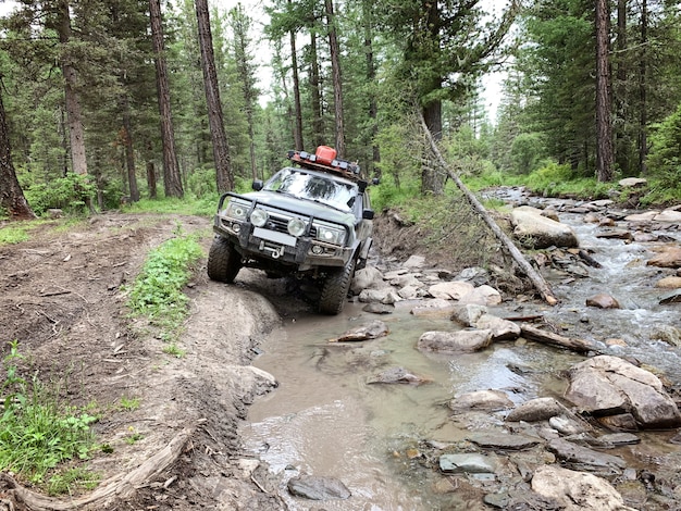 Photo off-road vehicle goes on the mountain way, altai