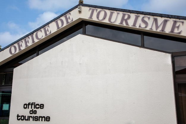 Photo office de tourisme france sign and text on wall facade building means information center in french for tourism