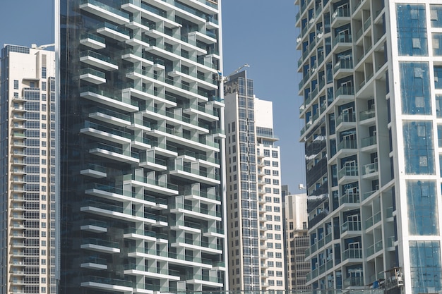 Офисные и жилые небоскребы в деловом районе Дубая.